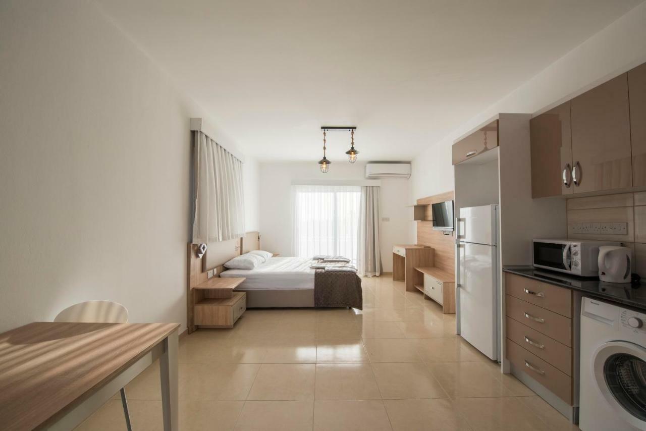 Deniz Airport Suites Nicosia Exterior photo