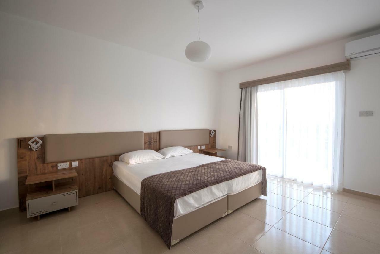 Deniz Airport Suites Nicosia Exterior photo