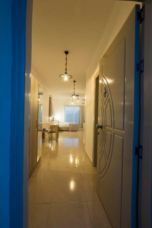 Deniz Airport Suites Nicosia Exterior photo