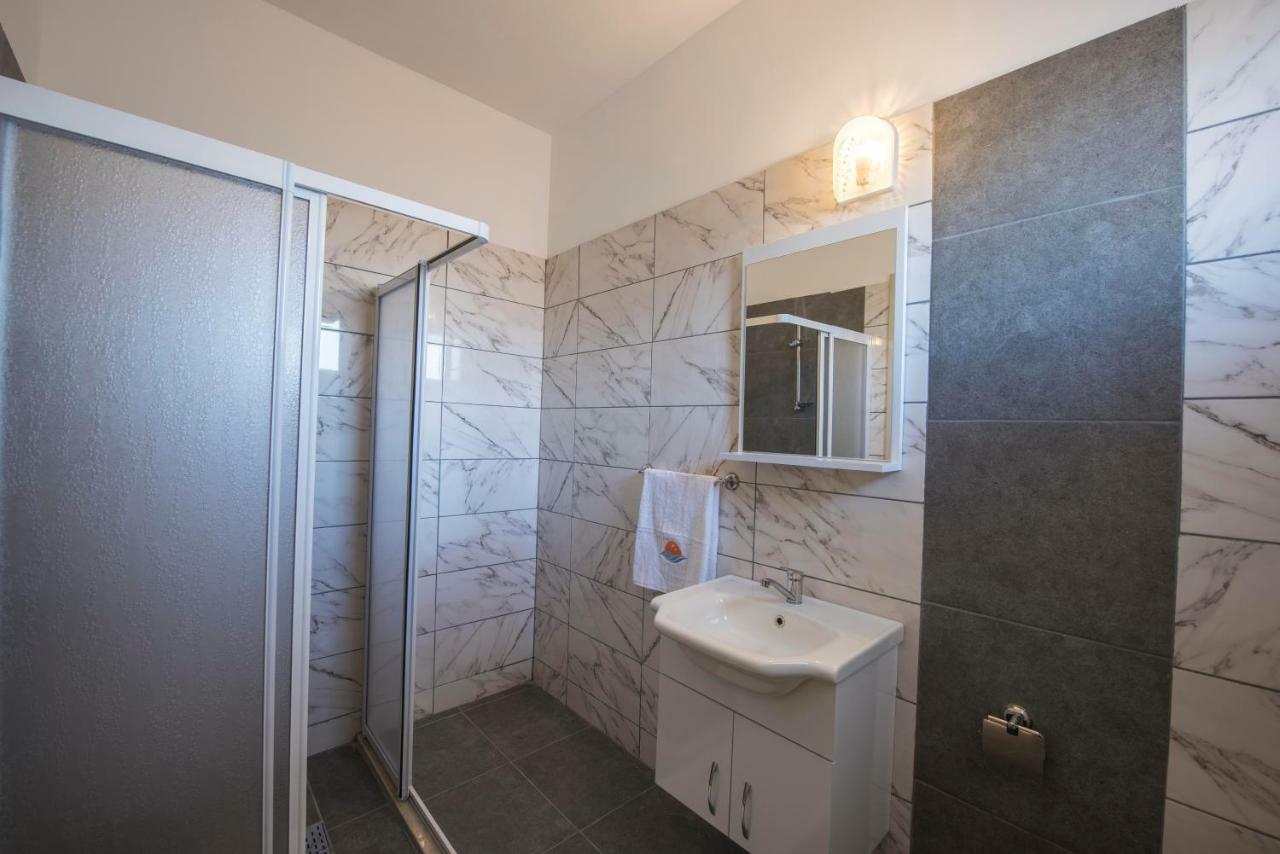 Deniz Airport Suites Nicosia Exterior photo