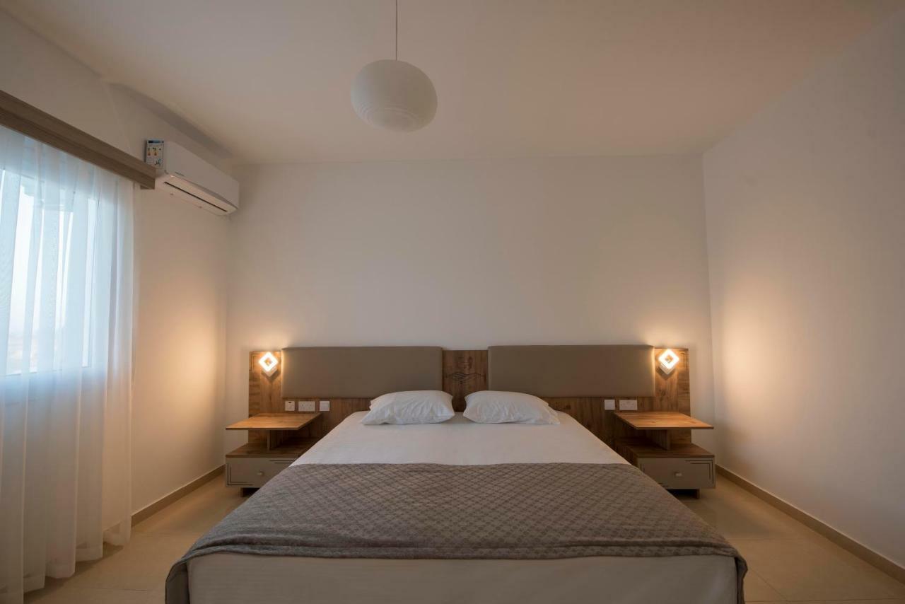 Deniz Airport Suites Nicosia Exterior photo