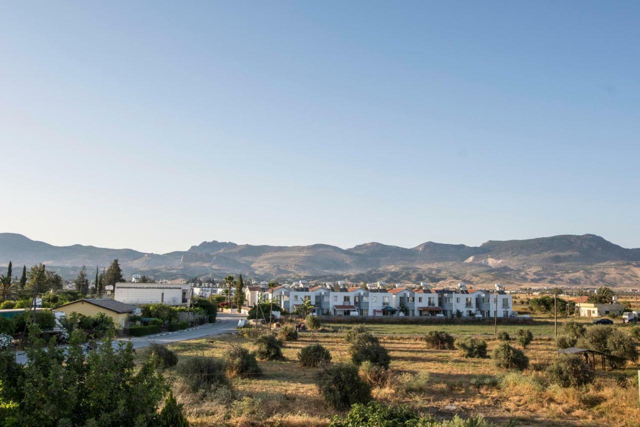Deniz Airport Suites Nicosia Exterior photo