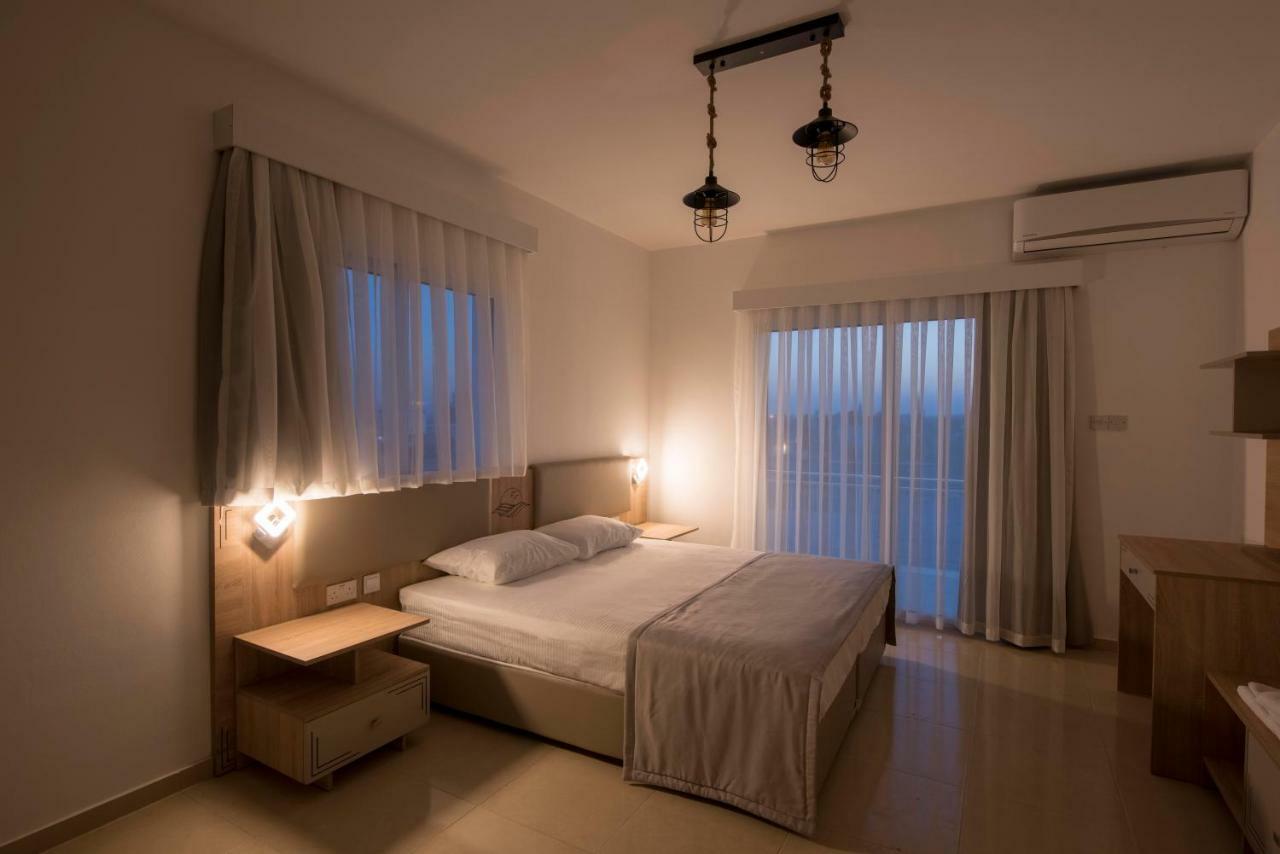 Deniz Airport Suites Nicosia Exterior photo