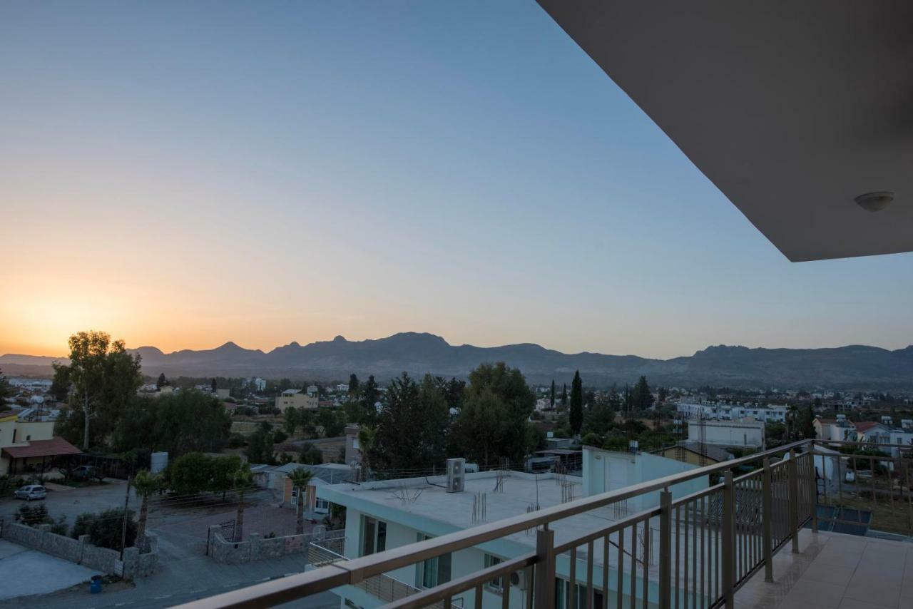 Deniz Airport Suites Nicosia Exterior photo