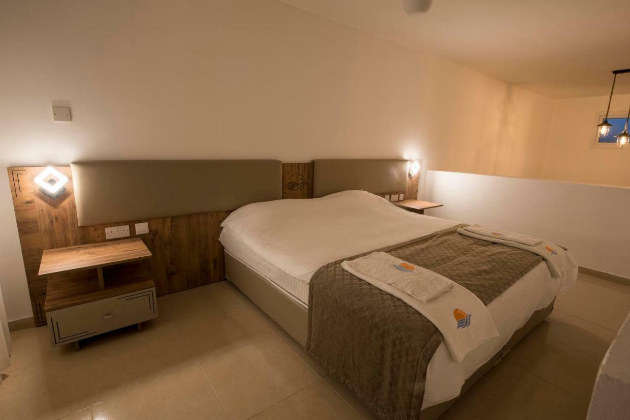 Deniz Airport Suites Nicosia Exterior photo