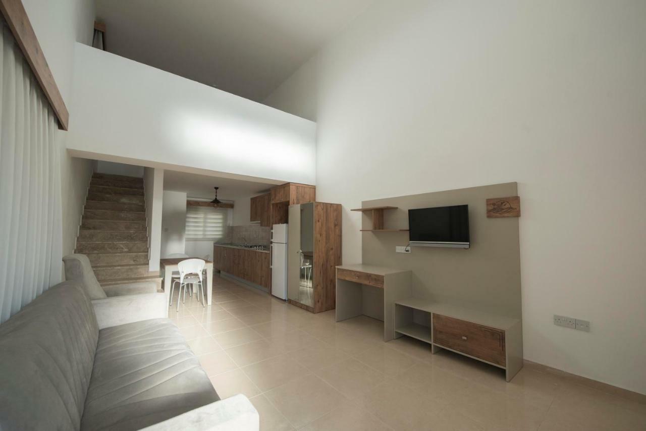 Deniz Airport Suites Nicosia Exterior photo
