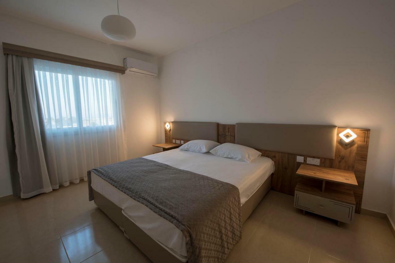 Deniz Airport Suites Nicosia Exterior photo