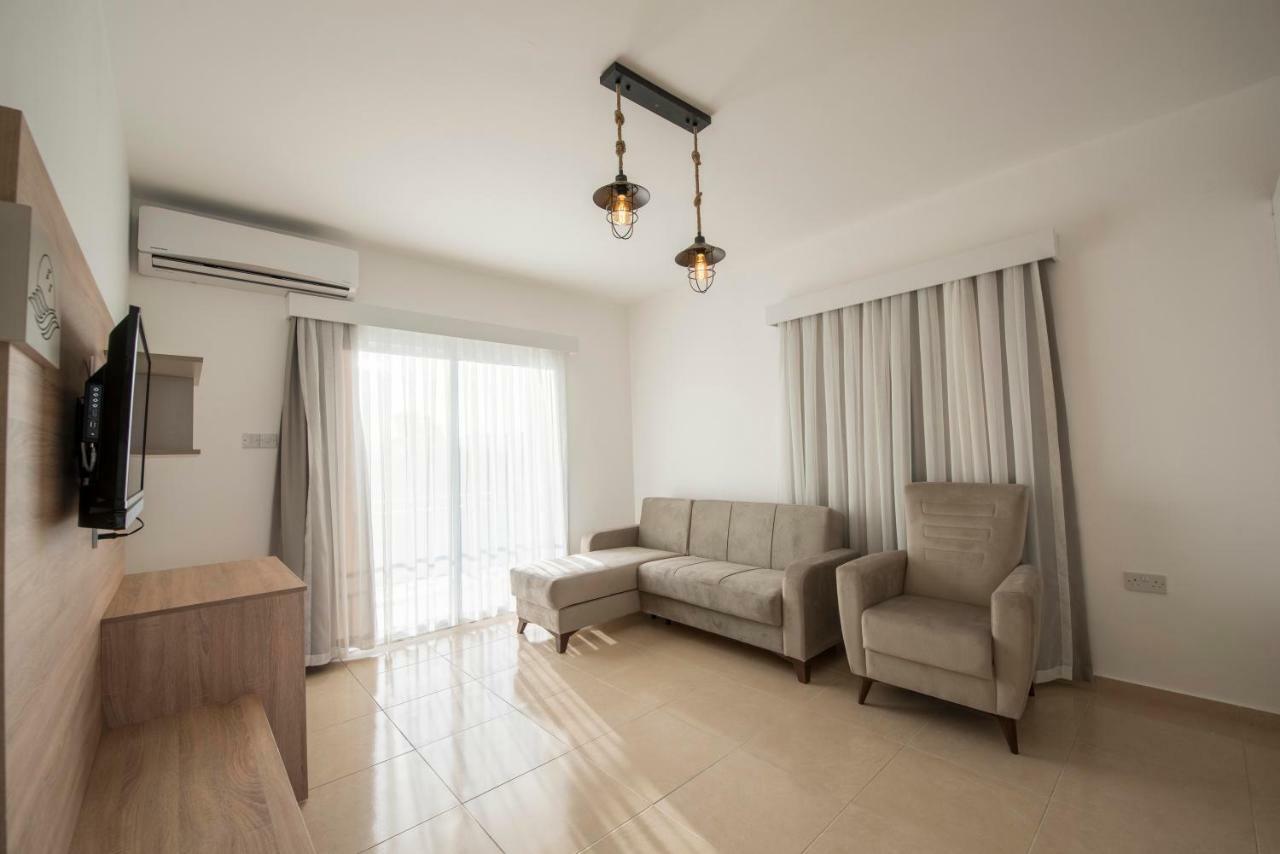 Deniz Airport Suites Nicosia Exterior photo