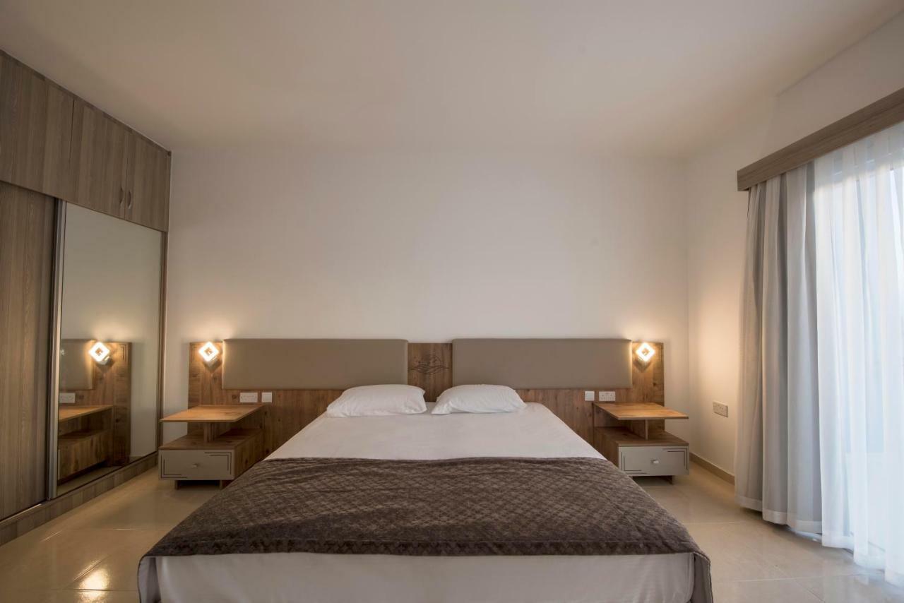 Deniz Airport Suites Nicosia Exterior photo