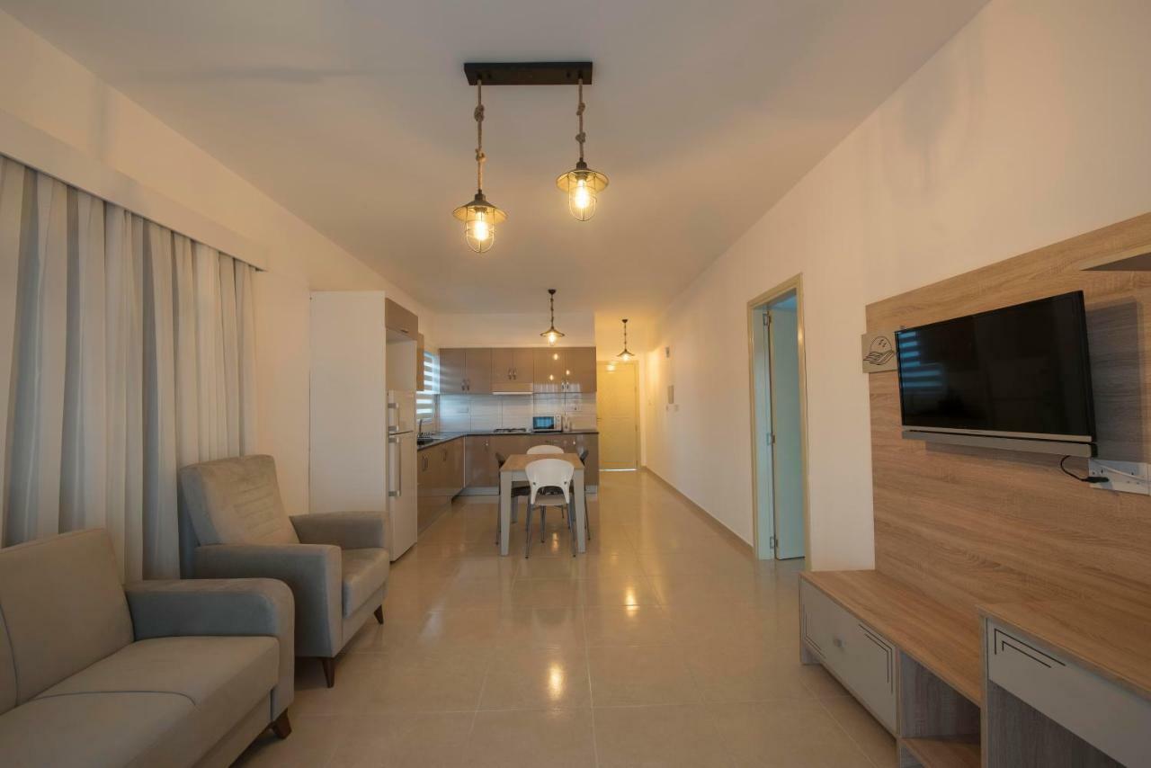 Deniz Airport Suites Nicosia Exterior photo