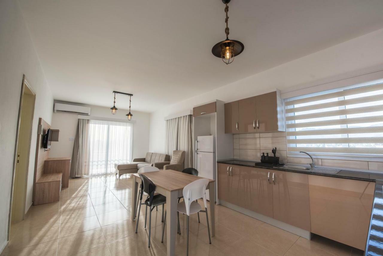 Deniz Airport Suites Nicosia Exterior photo
