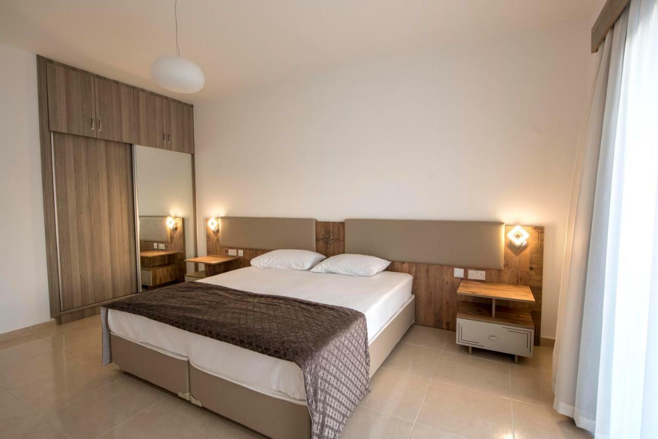 Deniz Airport Suites Nicosia Exterior photo