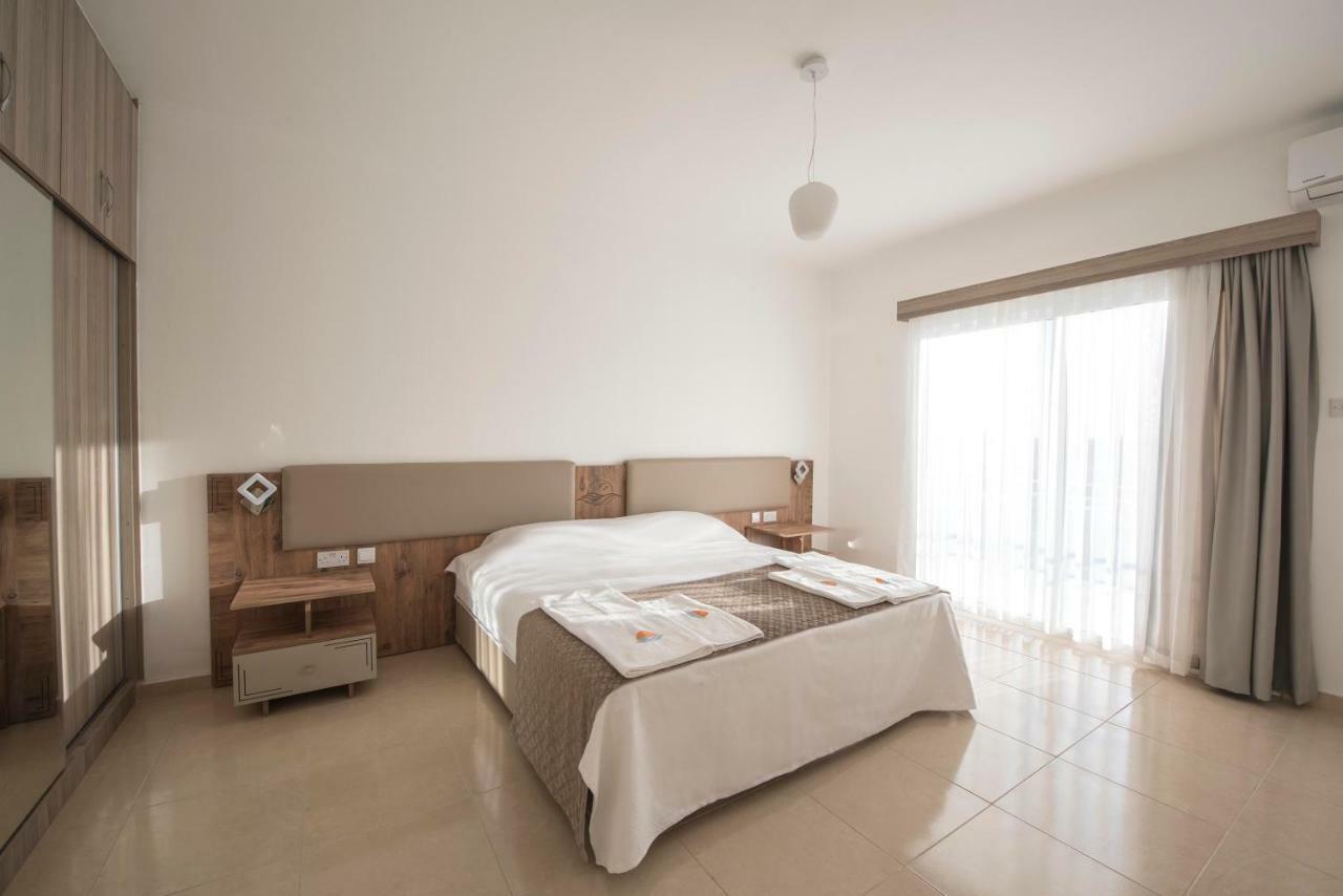 Deniz Airport Suites Nicosia Exterior photo