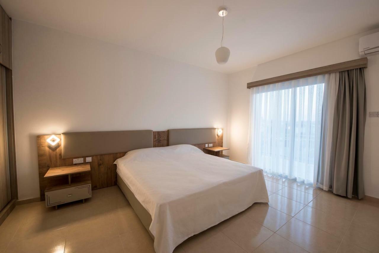 Deniz Airport Suites Nicosia Exterior photo