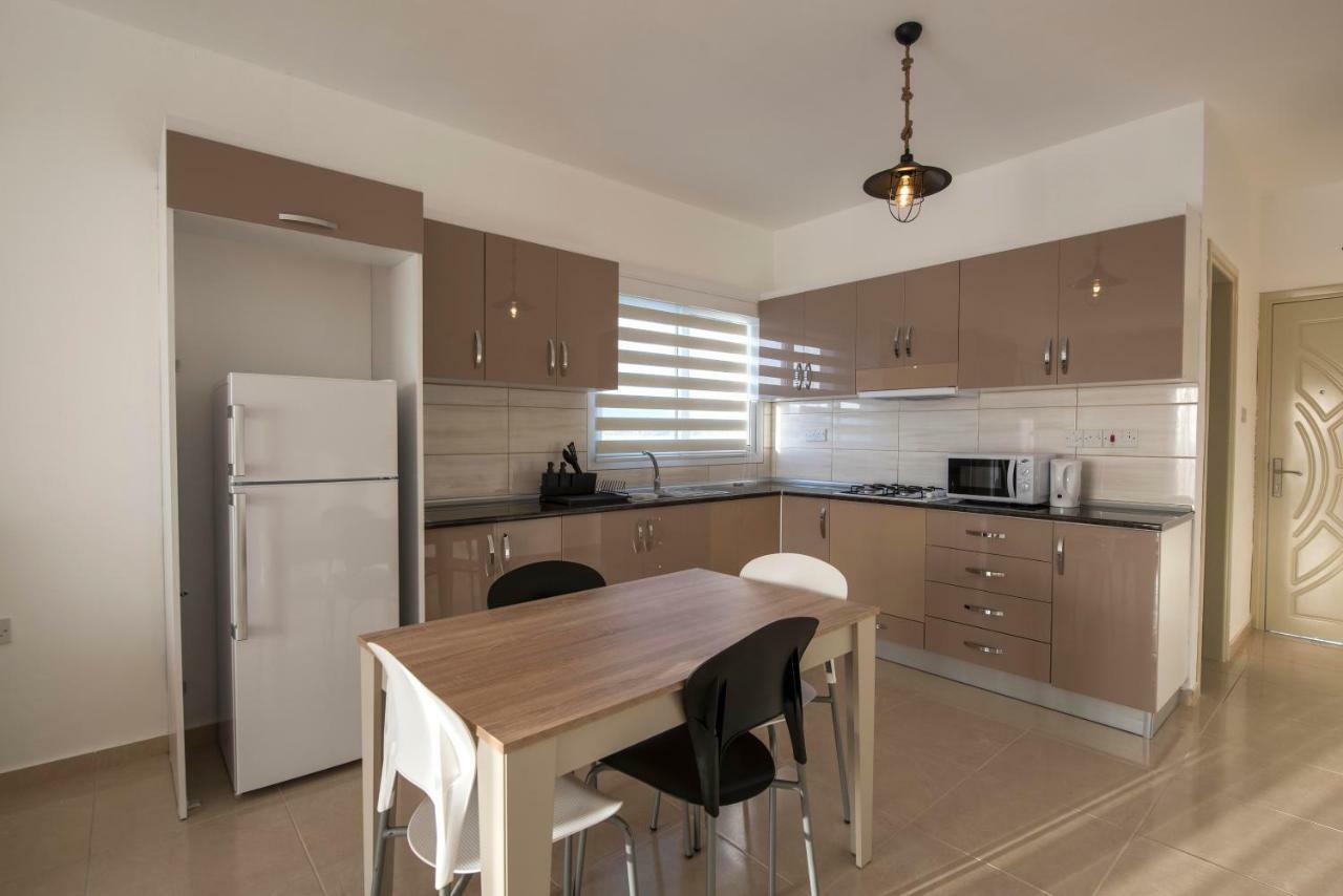 Deniz Airport Suites Nicosia Exterior photo