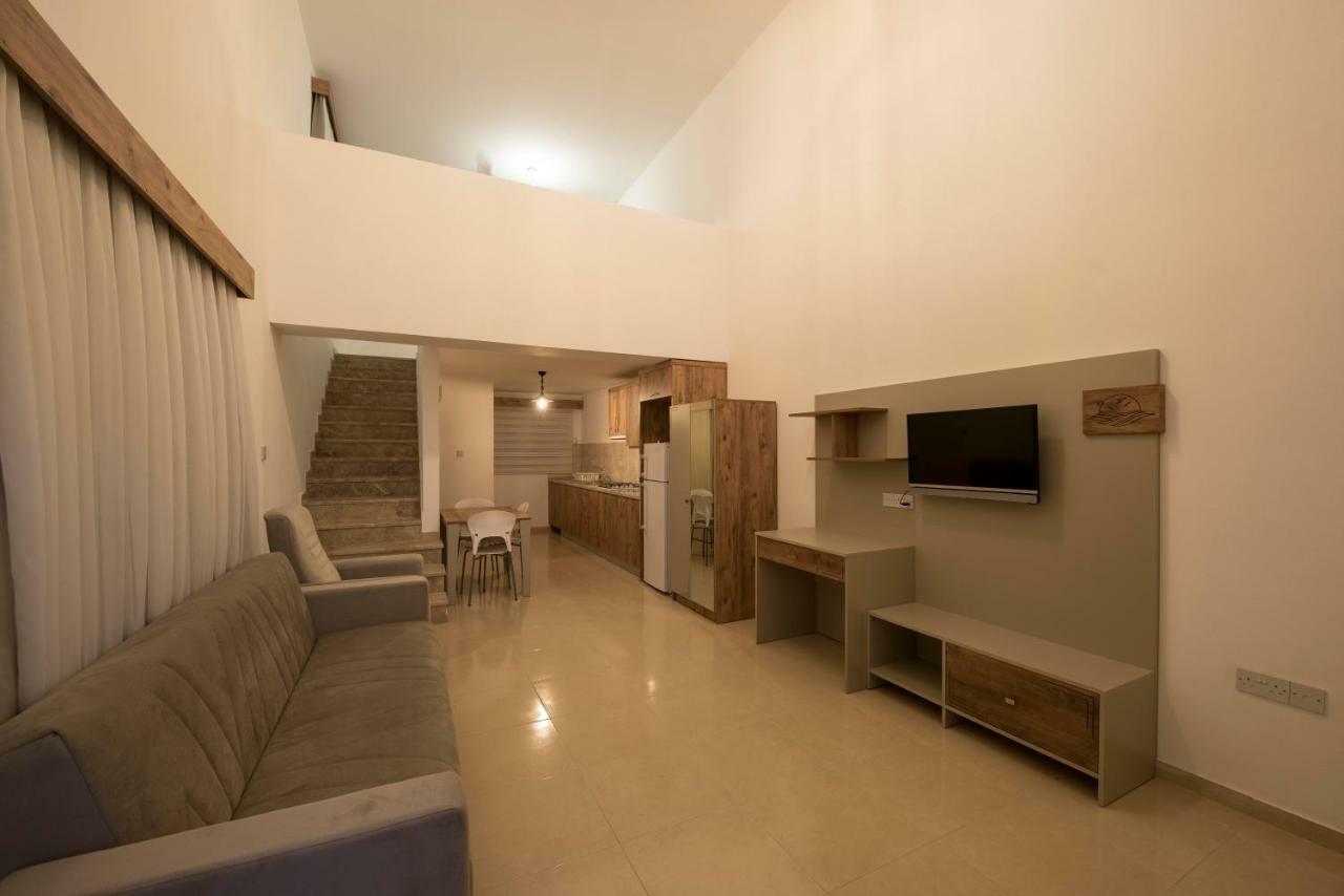 Deniz Airport Suites Nicosia Exterior photo