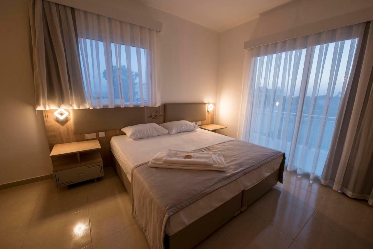 Deniz Airport Suites Nicosia Exterior photo