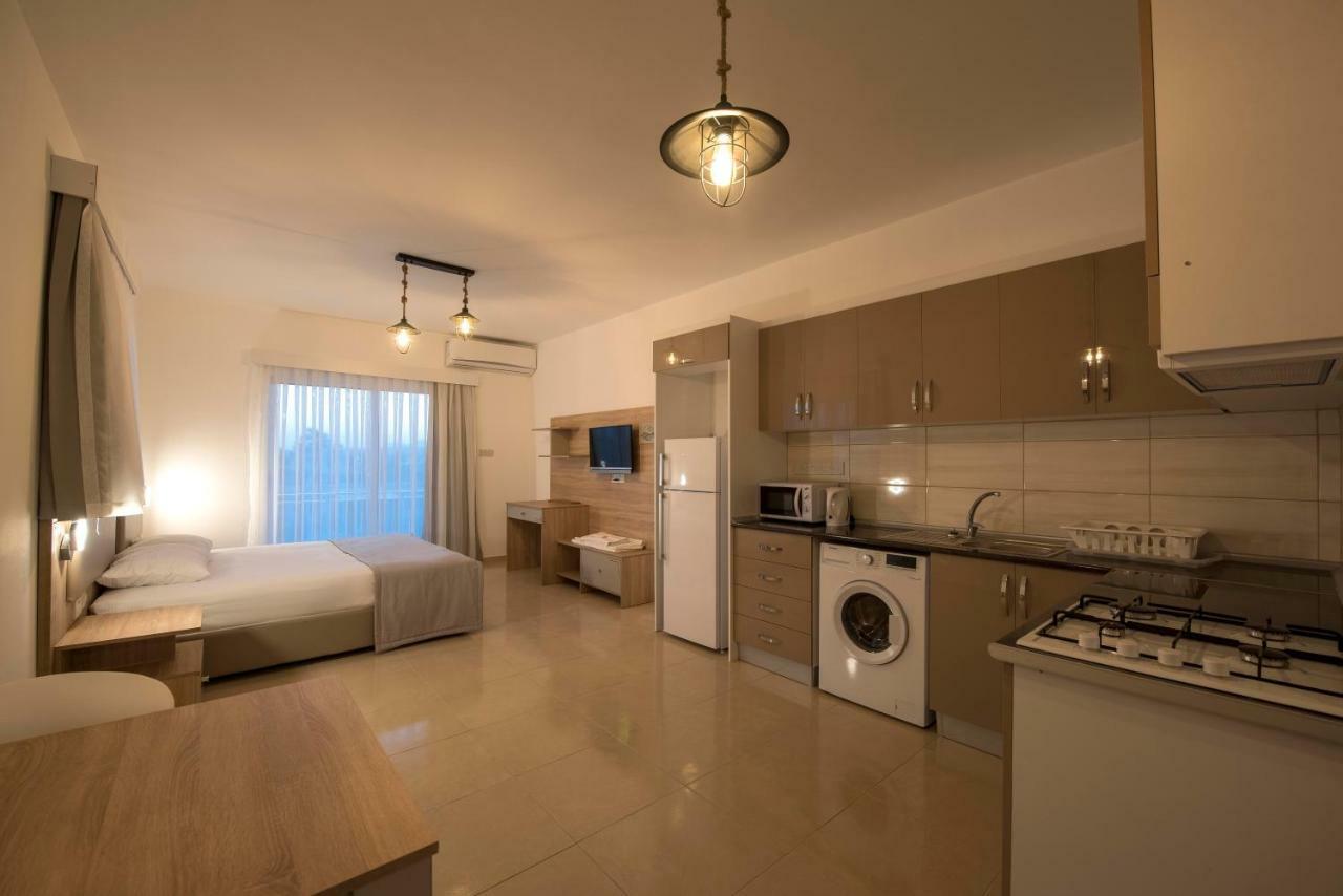 Deniz Airport Suites Nicosia Exterior photo